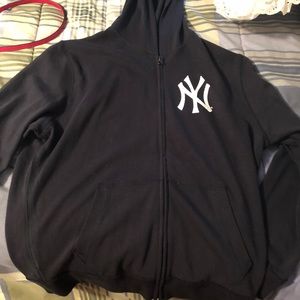Women’s Yankee sweatshirt